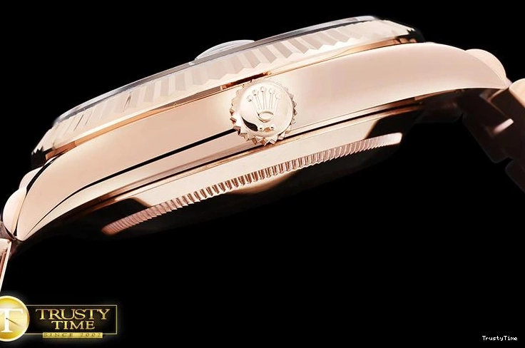 0306 RDD0208A – DayDate 40mm FlexibleFit 680